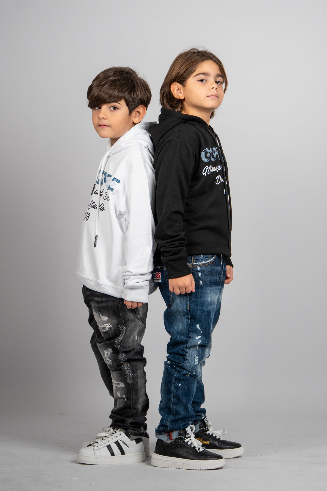 FELPA CON CAPPUCCIO -   RICAMO DENIM